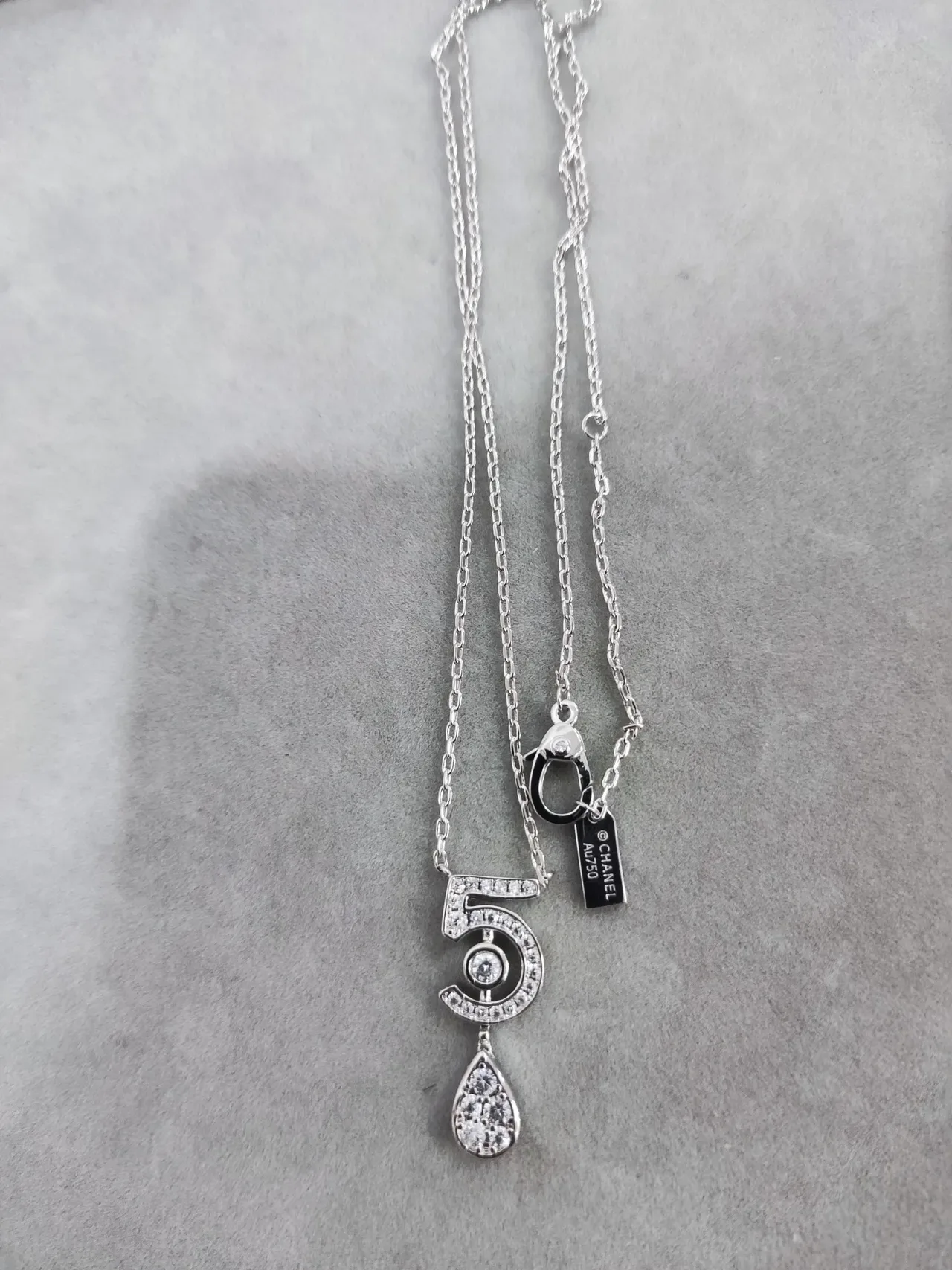 Van Cleef & Arpels Collection Cinq Collier pendentif Or et Diamant Numéro 5 5
