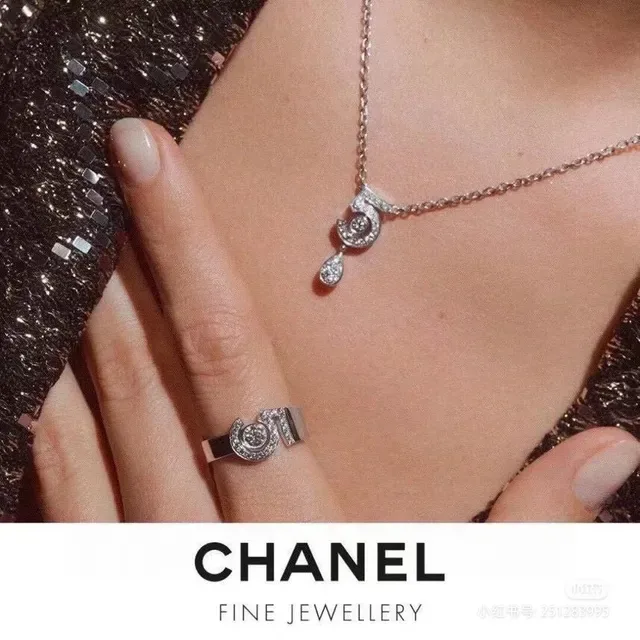 Van Cleef & Arpels Collection Cinq Collier pendentif Or et Diamant Numéro 5 9
