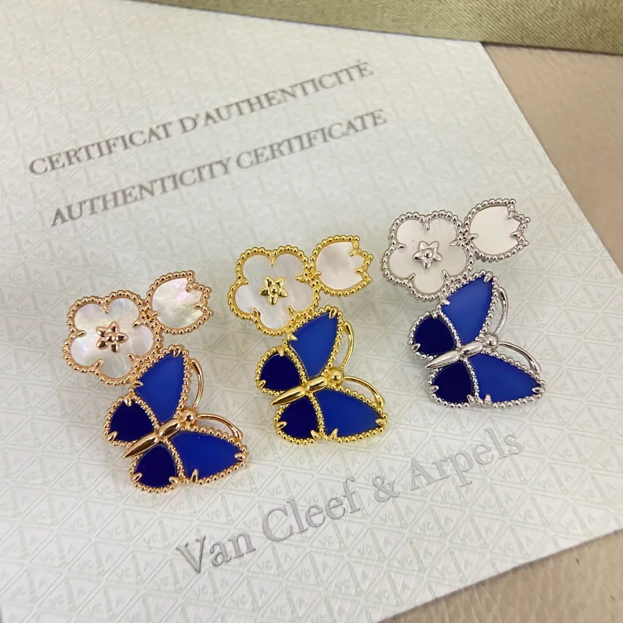 Van Cleef & Arpels ফ্লোরাল বাটারফ্লাই মোটিফ মাদার-অফ-পার্ল এবং এনামেল কানের দুল 2