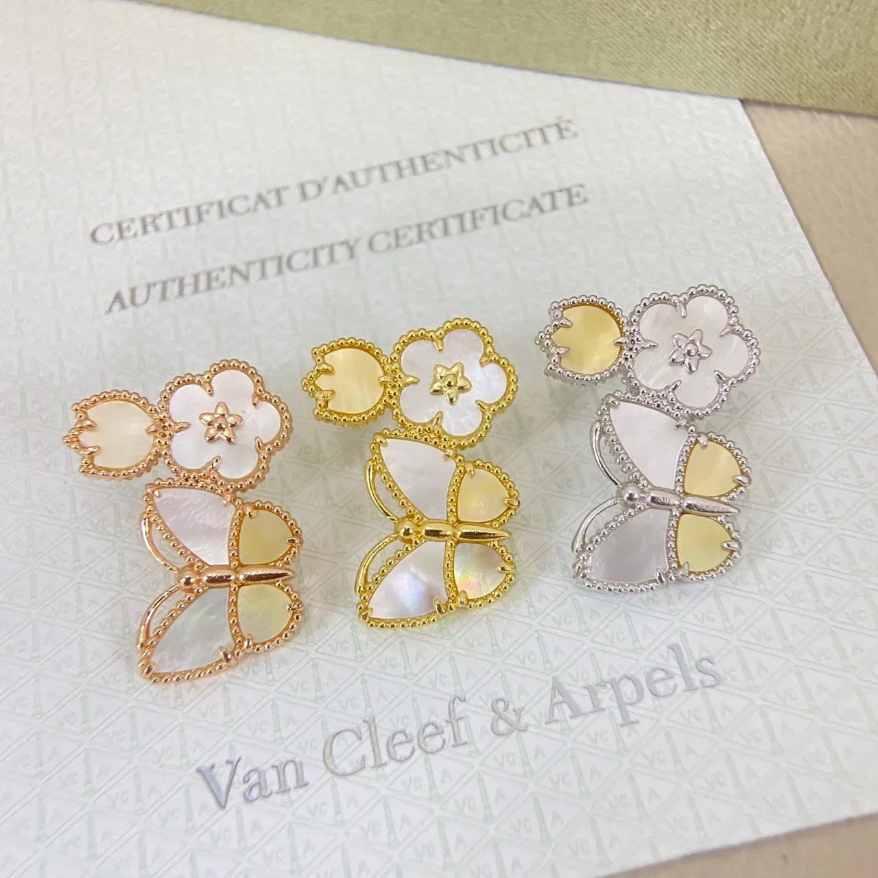 Van Cleef & Arpels ফ্লোরাল বাটারফ্লাই মোটিফ মাদার-অফ-পার্ল এবং এনামেল কানের দুল 3