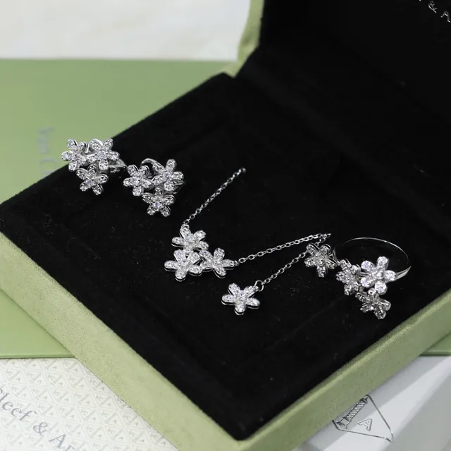 Van Cleef & Arpels Floral Cluster Pavé Stud Earrings 3