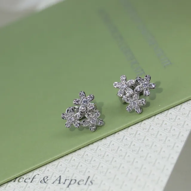 Van Cleef & Arpels Floral Cluster Pavé Stud Earrings 5