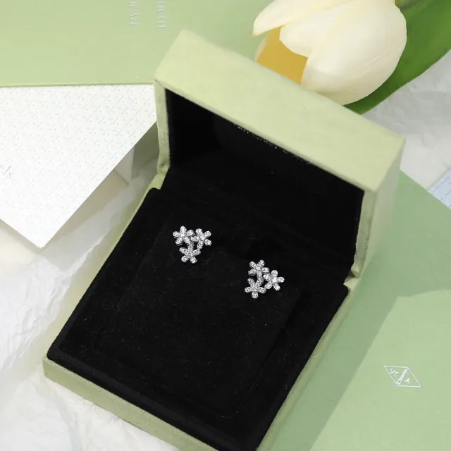 Van Cleef & Arpels Floral Cluster Pavé Stud Earrings 7