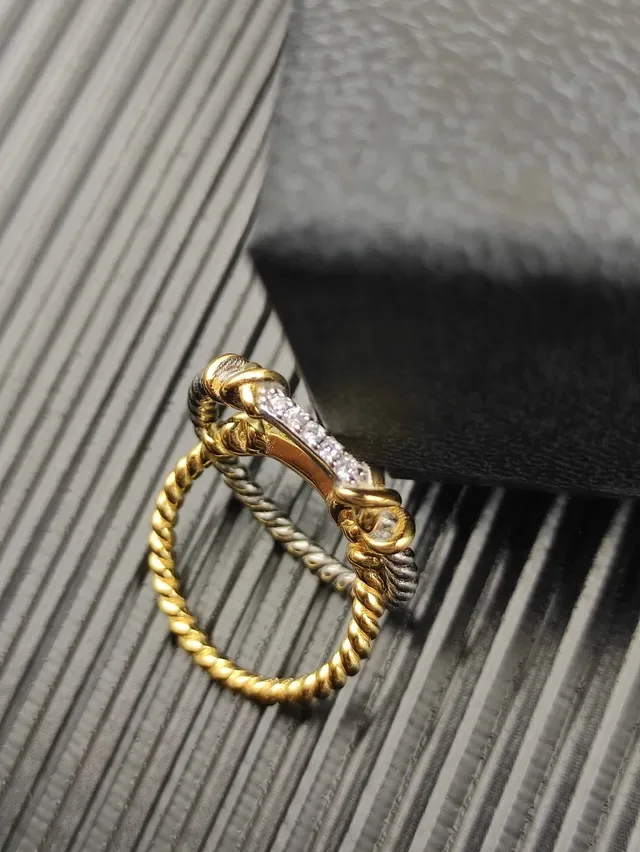 Van Cleef & Arpels Magic Alhambra Twisted Rope Knot Pavé Diamond Ring 3