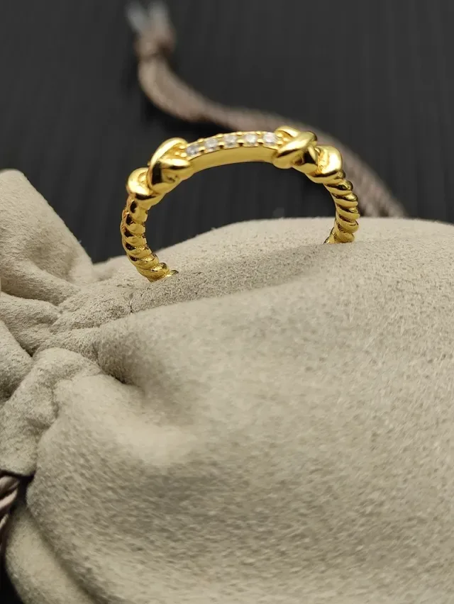 Van Cleef & Arpels Magic Alhambra Twisted Rope Knot Pavé Diamond Ring 9