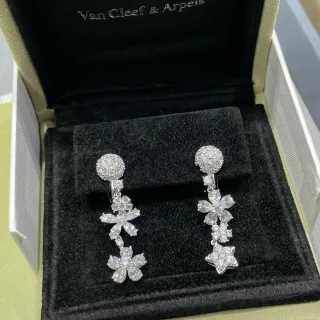 Van Cleef & Arpels أقراط باڤيه زهور قطرة