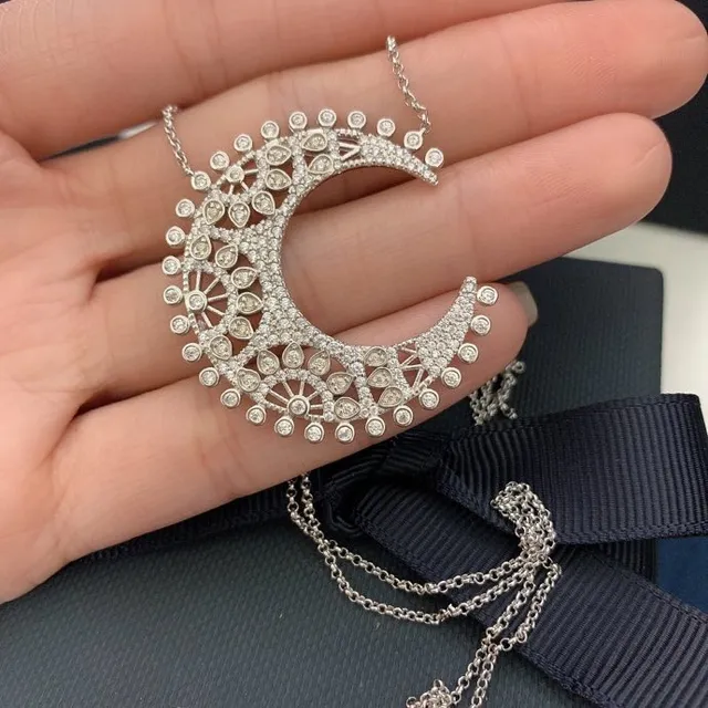 Van Cleef & Arpels Pendentif Lune Croissante Argent Blanc Pierres Pavé-Set Collier 4