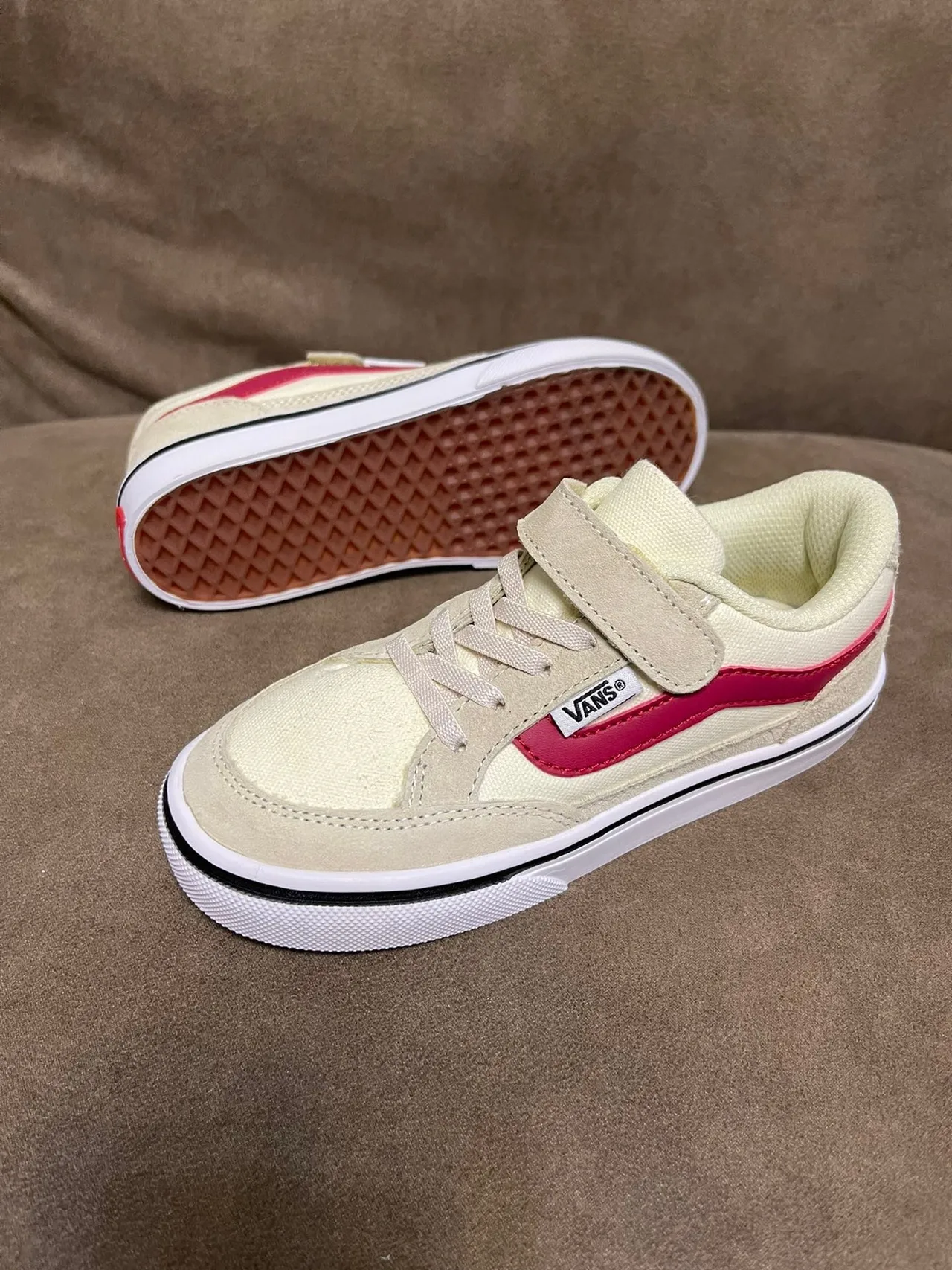 Vans Era بيج أحمر أحذية تزلج منخفضة مع إغلاق بالرباط والحزام 9