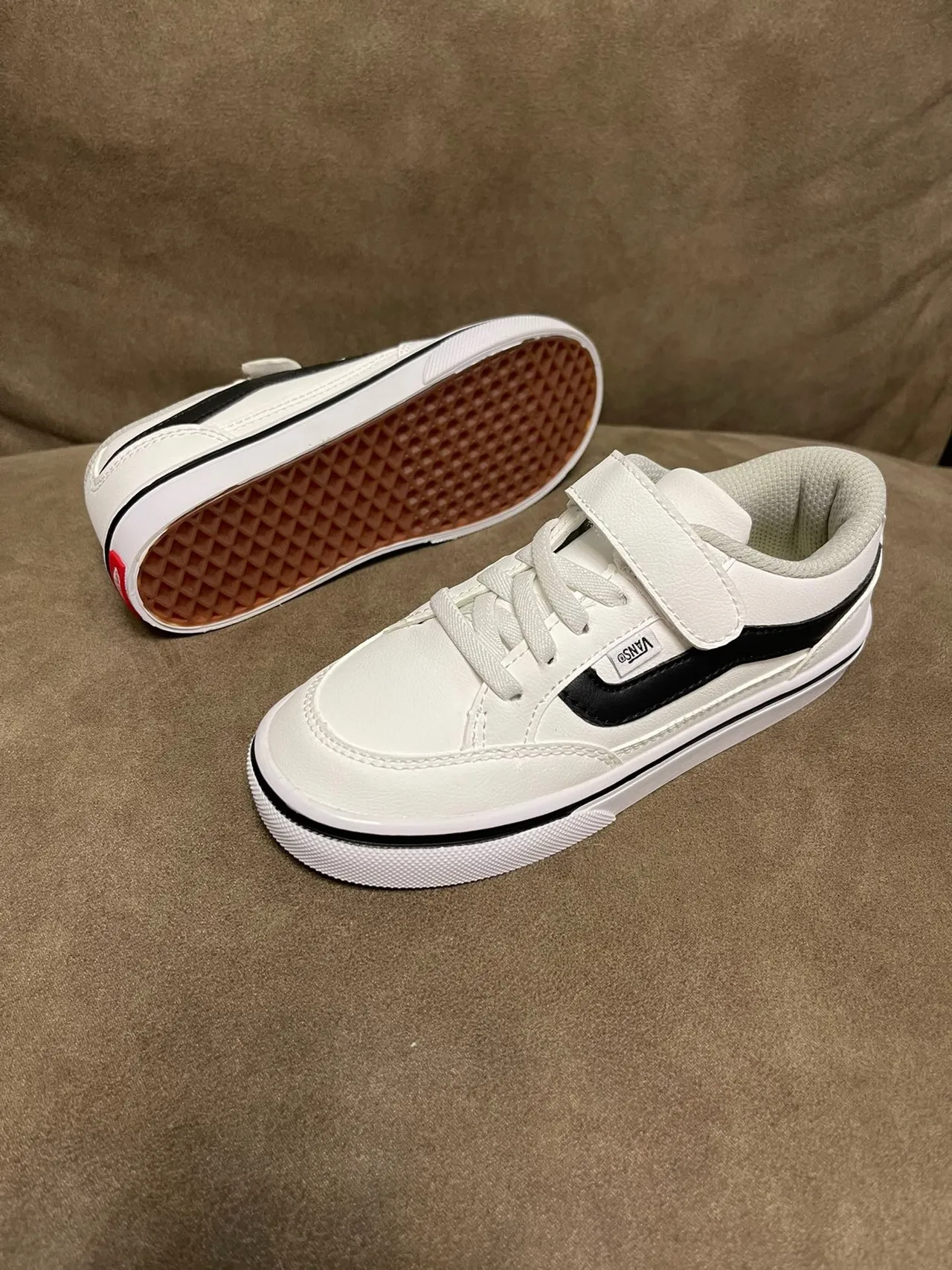 Vans Era بيج أحمر أحذية تزلج منخفضة مع إغلاق بالرباط والحزام 17