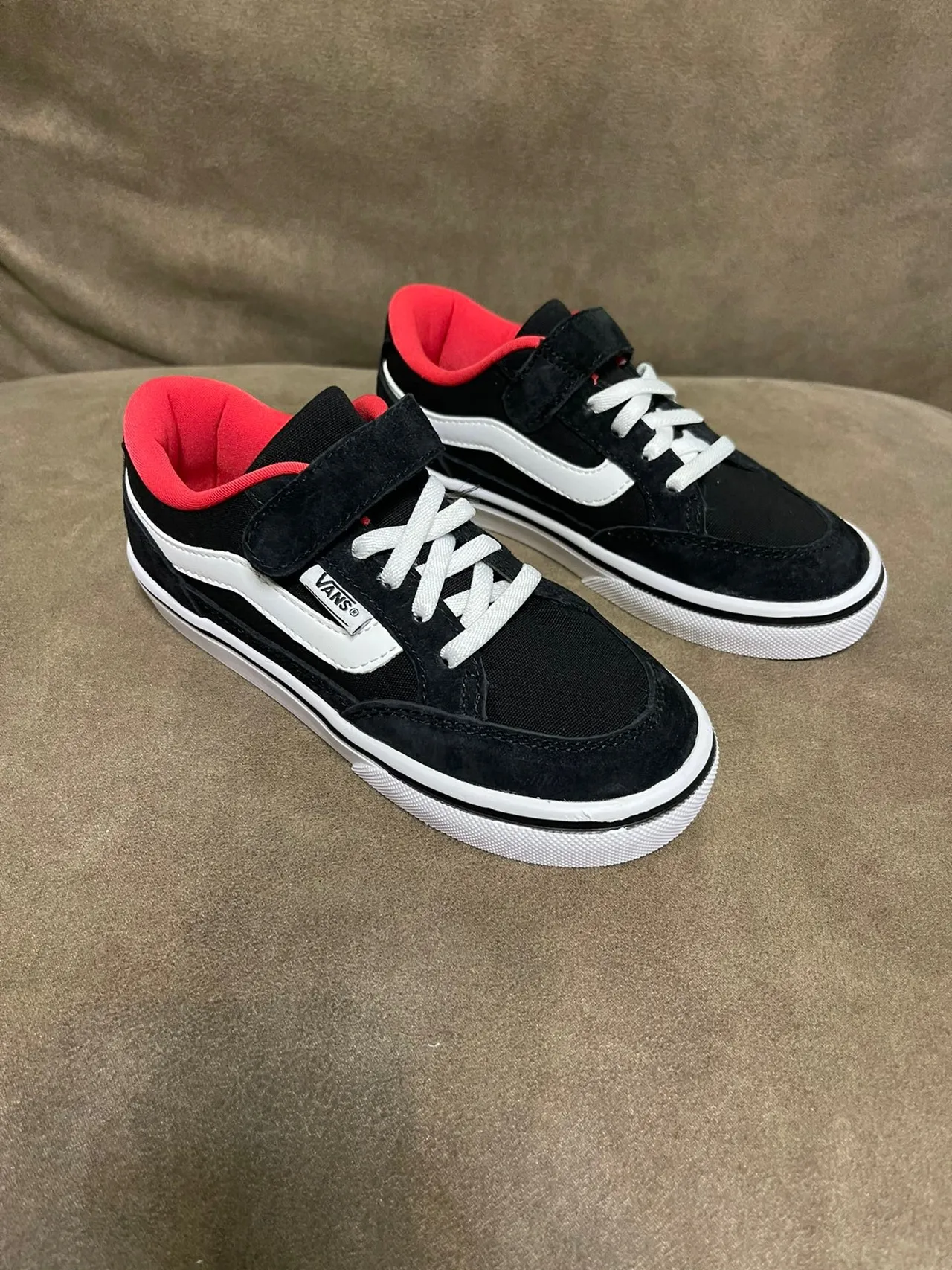 Vans Era بيج أحمر أحذية تزلج منخفضة مع إغلاق بالرباط والحزام 24