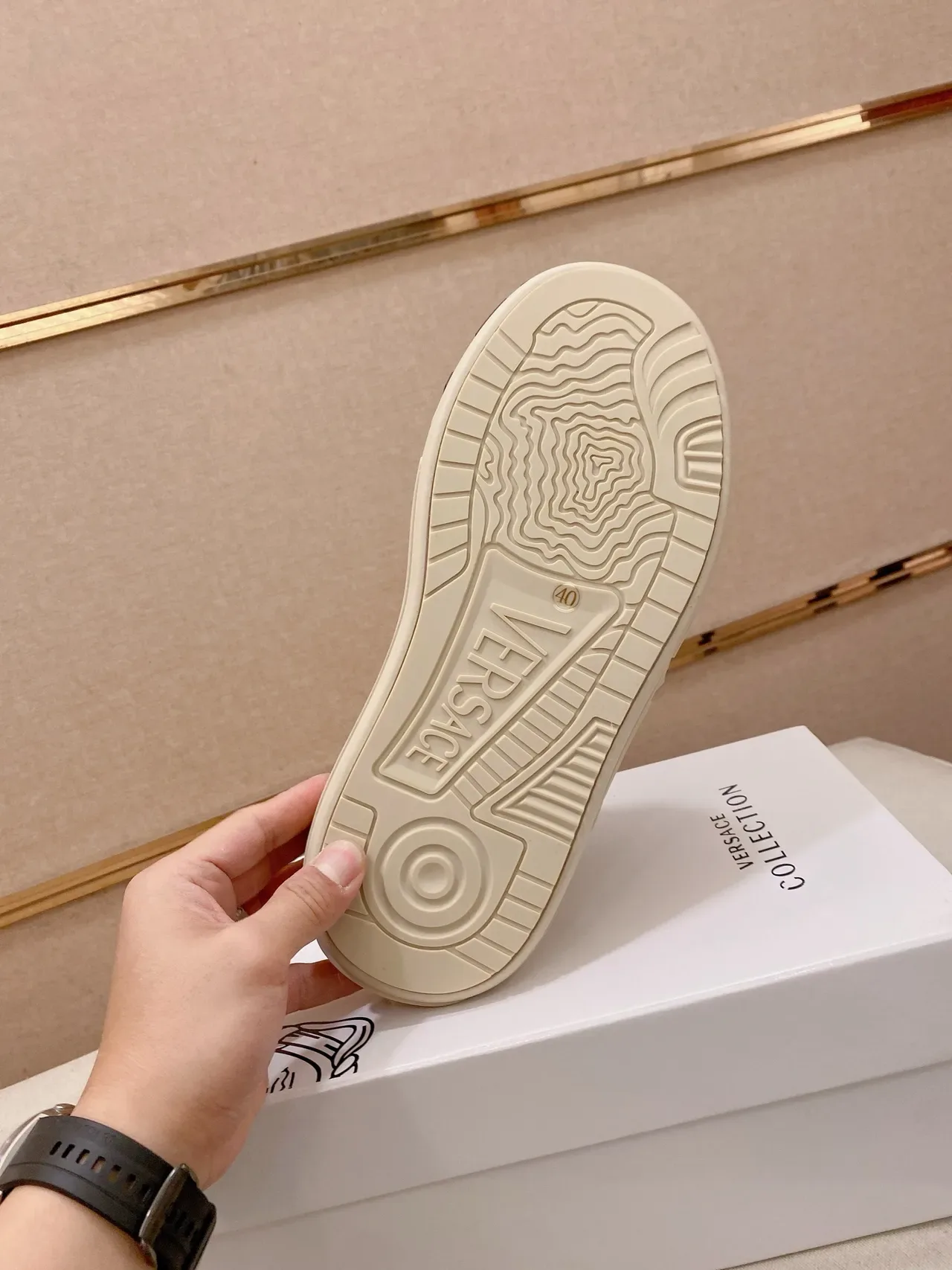 Versace Ace Beige et Or avec Cristaux Embellished Plateforme Lifestyle Sneakers 2