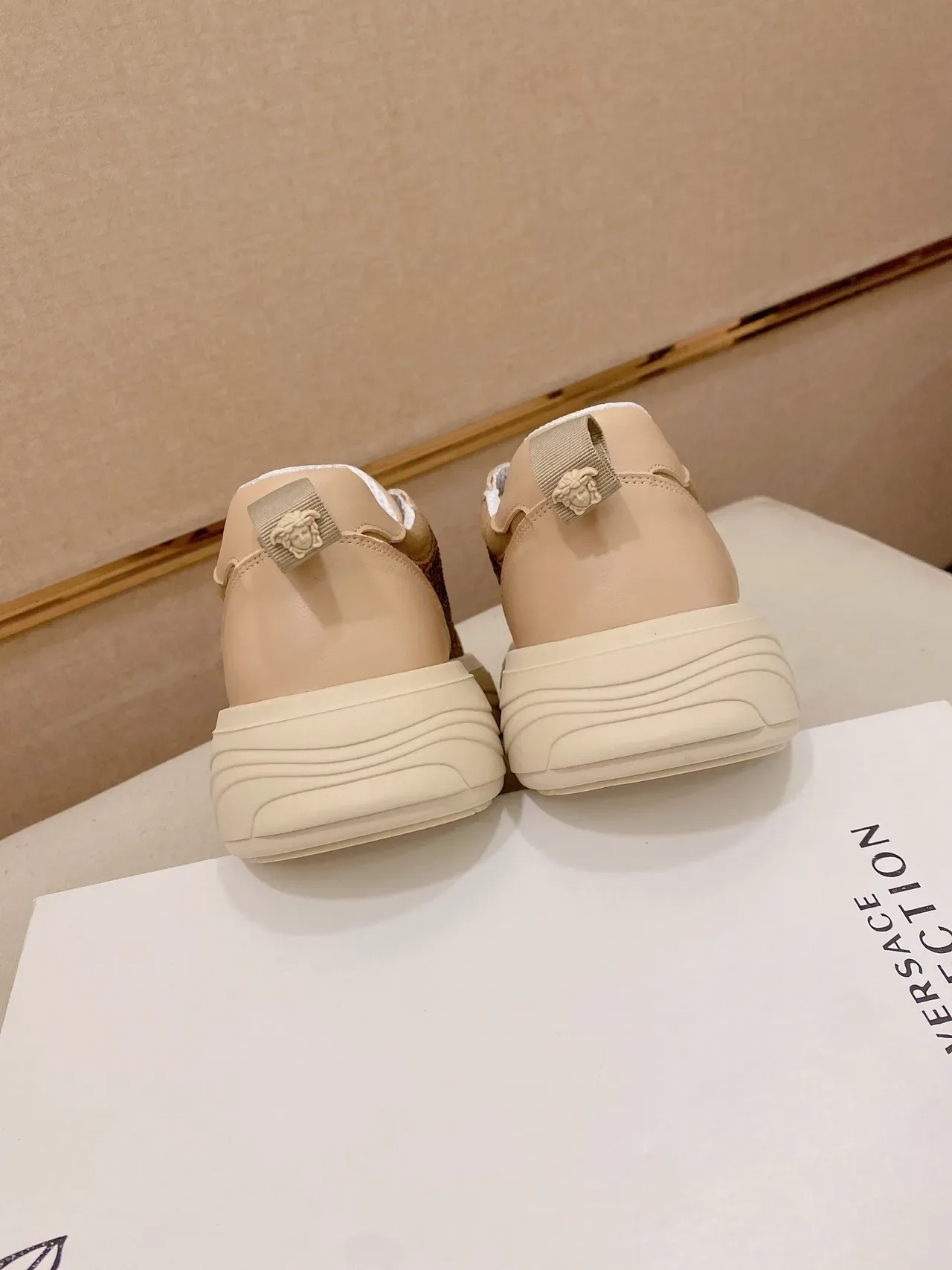 Versace Ace Beige et Or avec Cristaux Embellished Plateforme Lifestyle Sneakers 3