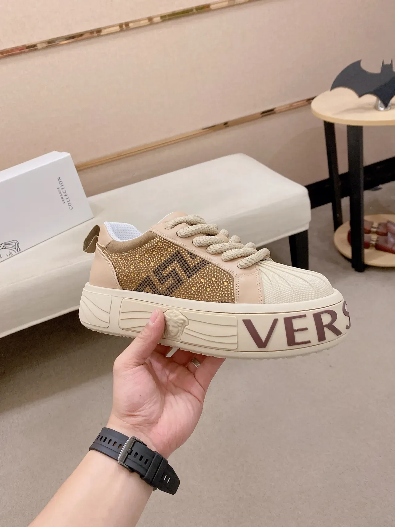 Versace Ace Beige et Or avec Cristaux Embellished Plateforme Lifestyle Sneakers 4