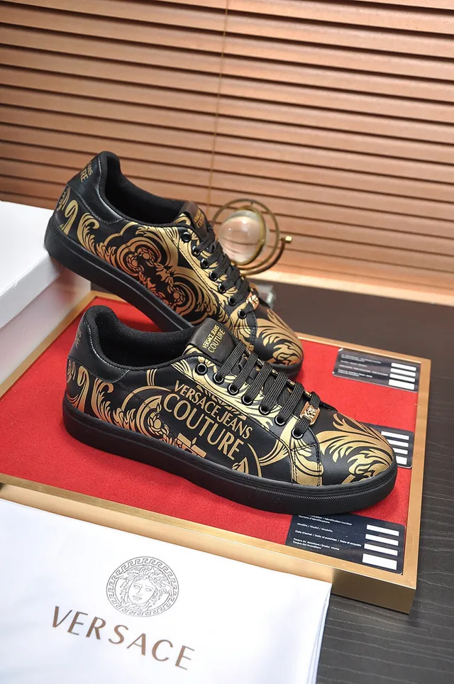 Versace Tênis Lifestyle com Upper de Couro Preto e Dourado com Impressão Baroque 5
