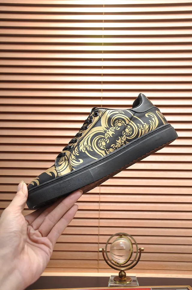 Versace Tênis Lifestyle com Upper de Couro Preto e Dourado com Impressão Baroque 6