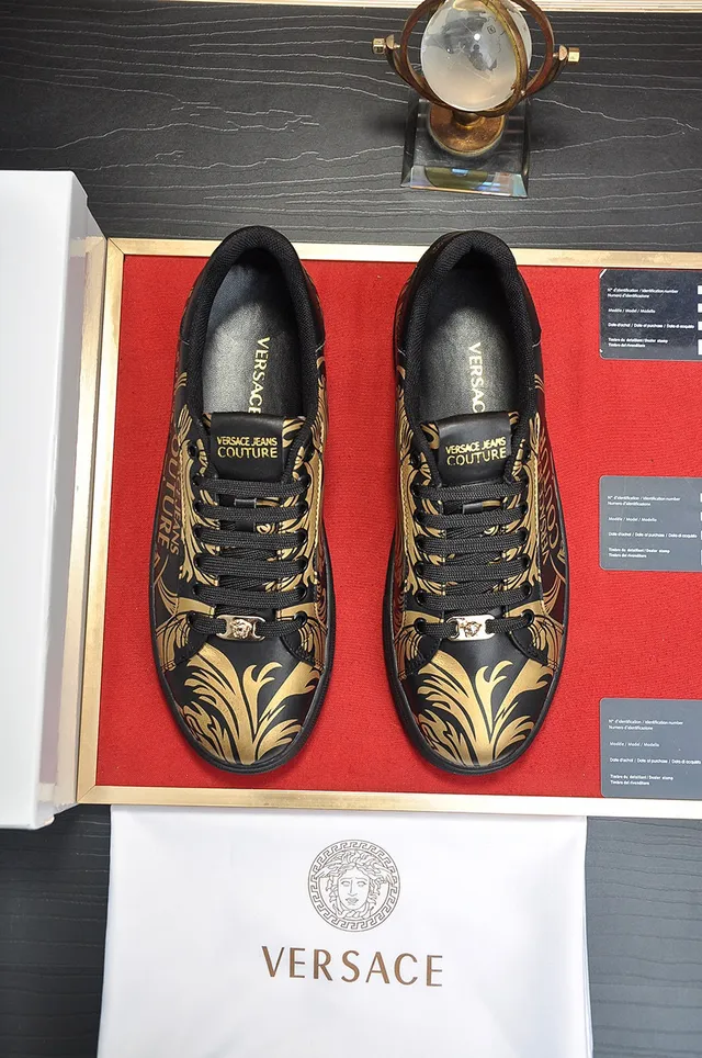 Versace Tênis Lifestyle com Upper de Couro Preto e Dourado com Impressão Baroque 9