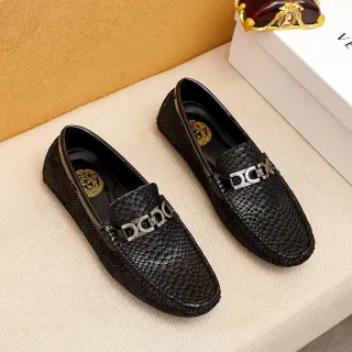 Versace Chain Reaction काला सांप एम्बॉस्ड लूफर