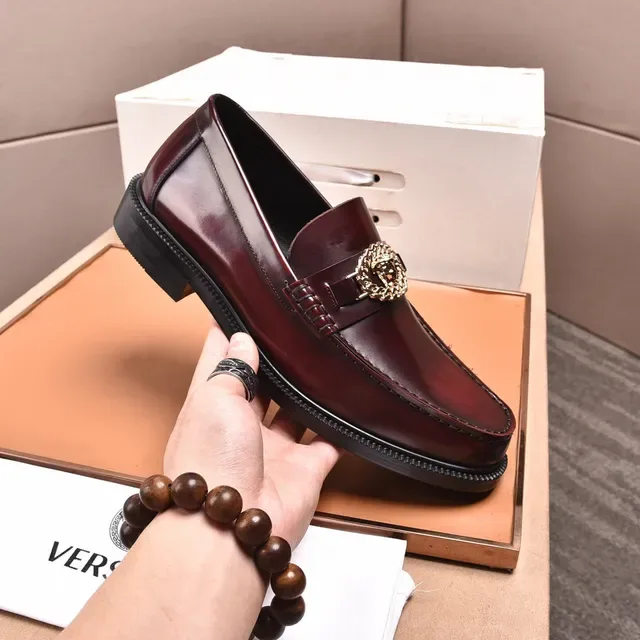Versace Chain Reaction বার্গান্ডি গোল্ড পলিশড চামড়া Medusa Medallion Hardware লোফার 6