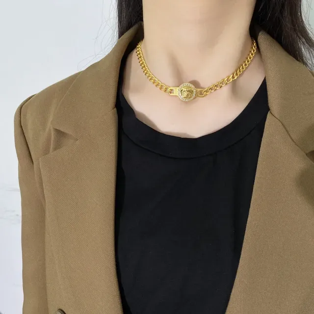 Versace Chain Reaction Medusa Collier avec pendentif en cristal 7