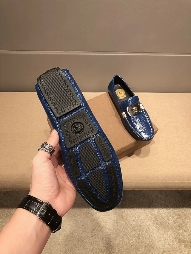 Versace Chain Reaction Navy Gold cuir patenté embossé crocodile boucle Medusa mocassin 3