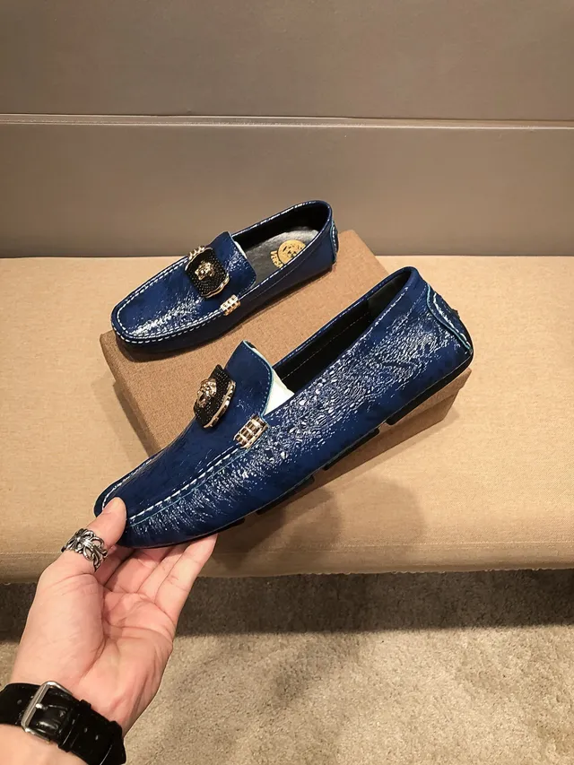 Versace Chain Reaction Navy Gold cuir patenté embossé crocodile boucle Medusa mocassin 5