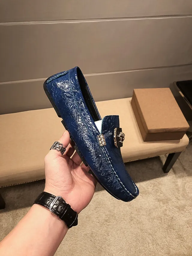 Versace Chain Reaction Navy Gold cuir patenté embossé crocodile boucle Medusa mocassin 7