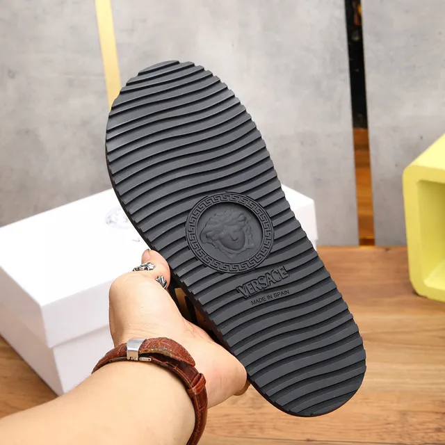 Versace Greca Odissea Sandales Casual Noires et Or 2