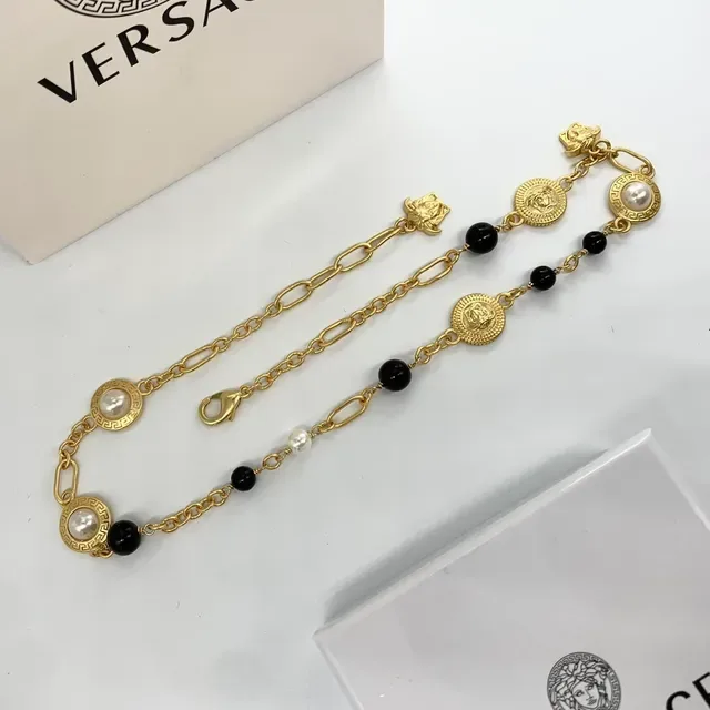 Collier Versace Medusa Chain Charm de Tête Doré Noir 3