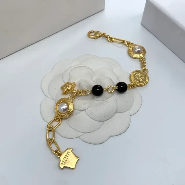 Collier Versace Medusa Chain Charm de Tête Doré Noir 4
