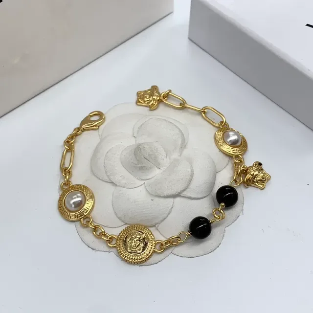 Collier Versace Medusa Chain Charm de Tête Doré Noir 6