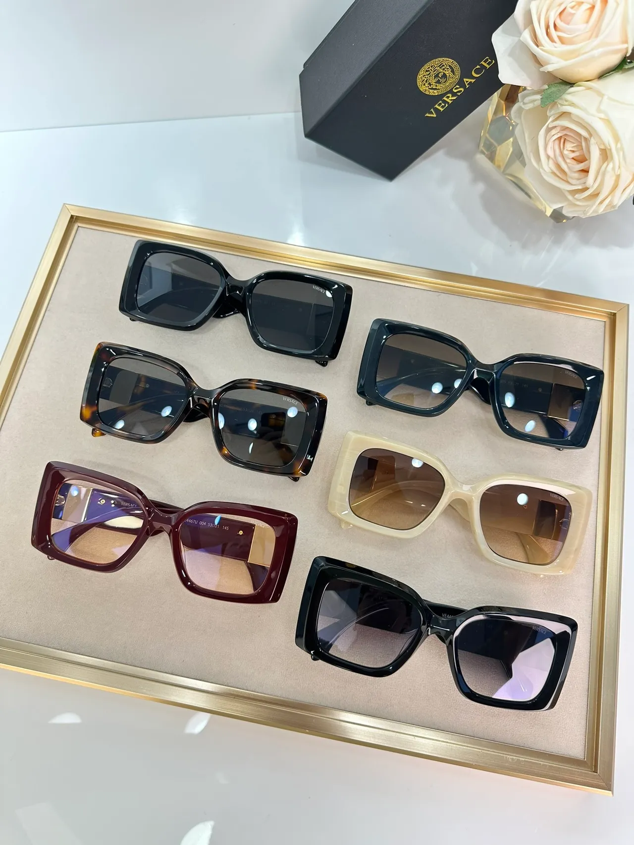 Versace Medusa Lunettes de Soleil Carrées Noires et Or 3