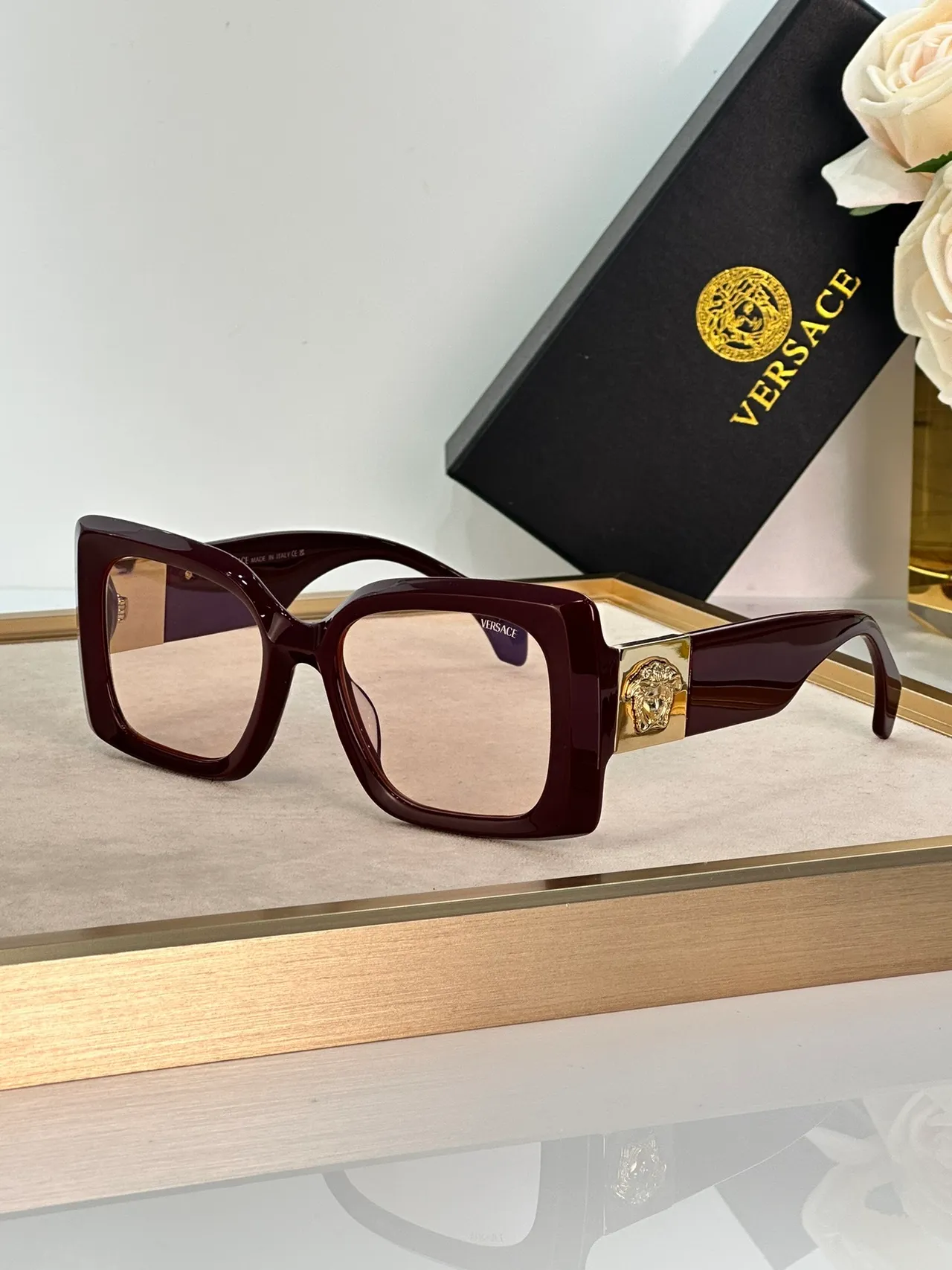 Versace Medusa Lunettes de Soleil Carrées Noires et Or 8