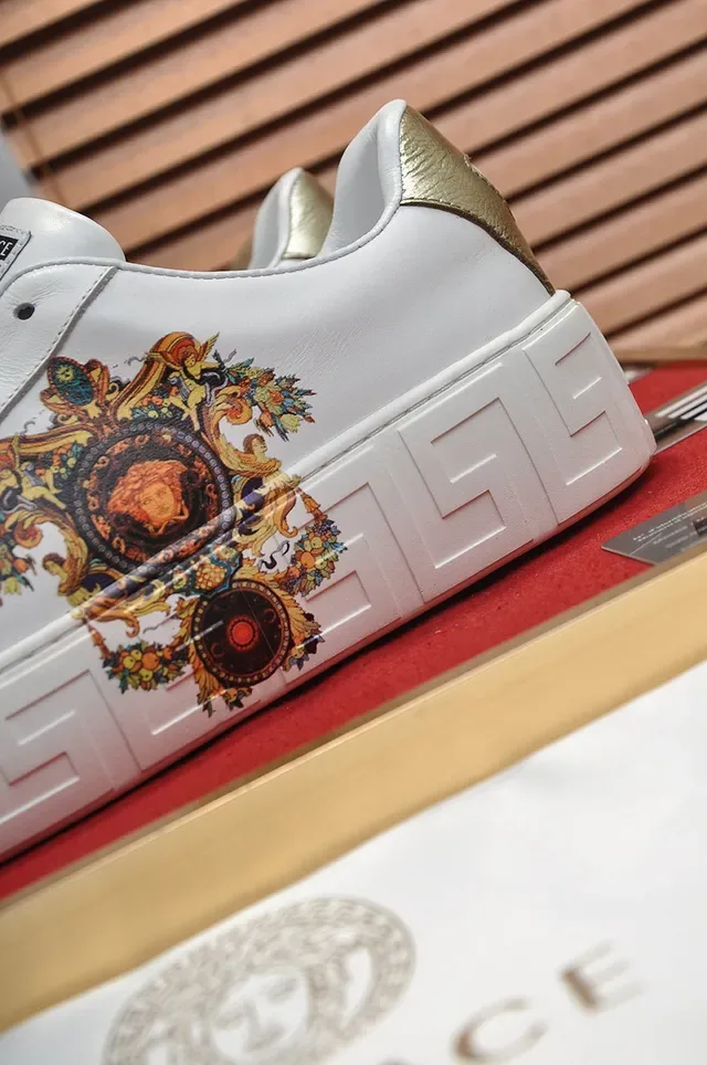 Versace Odissea Sneakers Lifestyle Blanches avec impression baroque 2