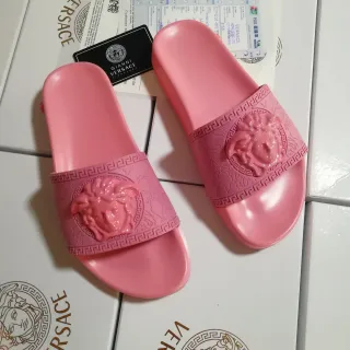 Versace गुलाबी एकरंगी मोल्डेड रबर ऊंचा मेडुसा हेड स्लिपर्स