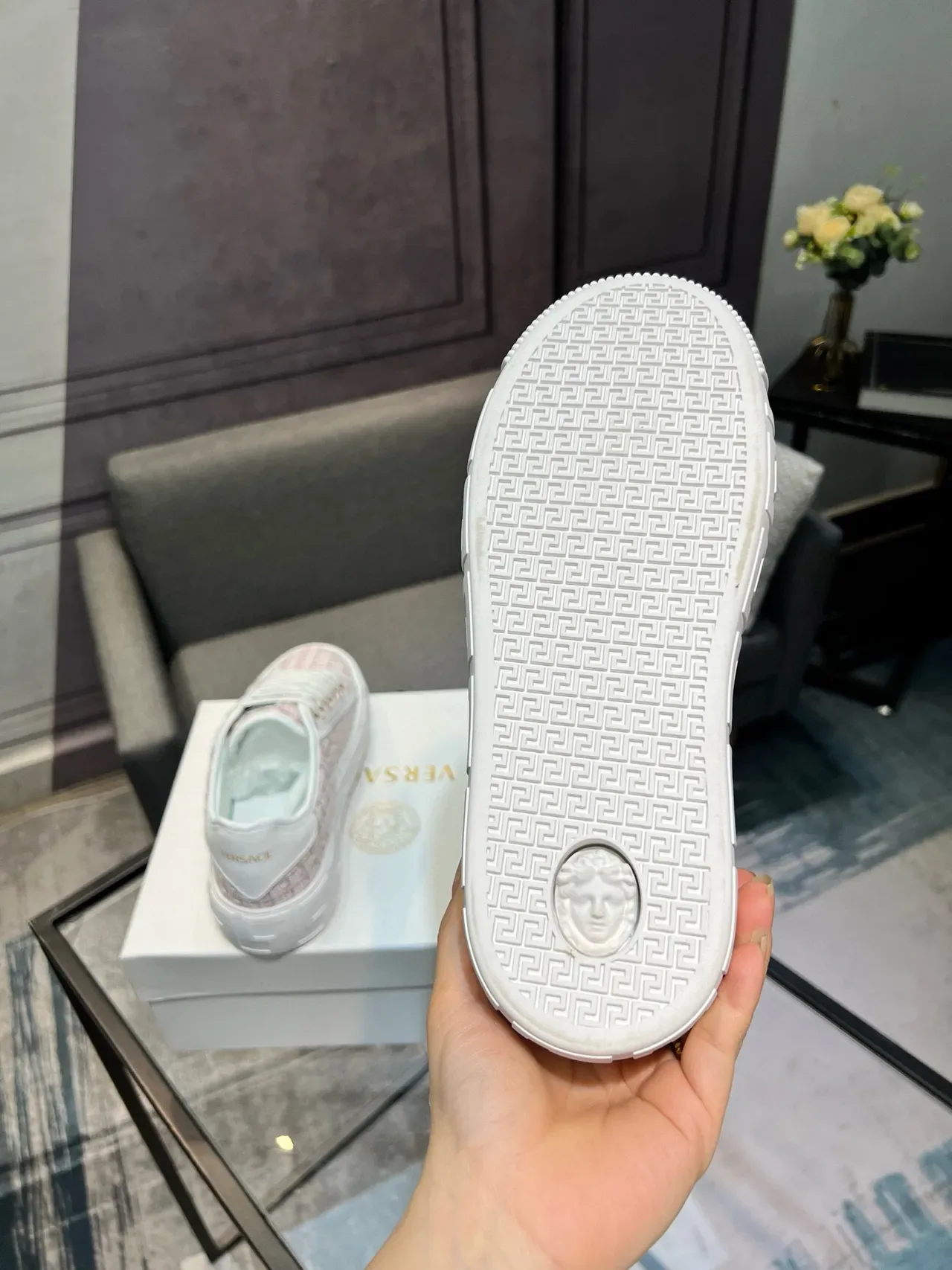 Versace وردي أبيض Tweed أعلى Greca-Key وسيطة أسلوب الحياة حذاء رياضي 3