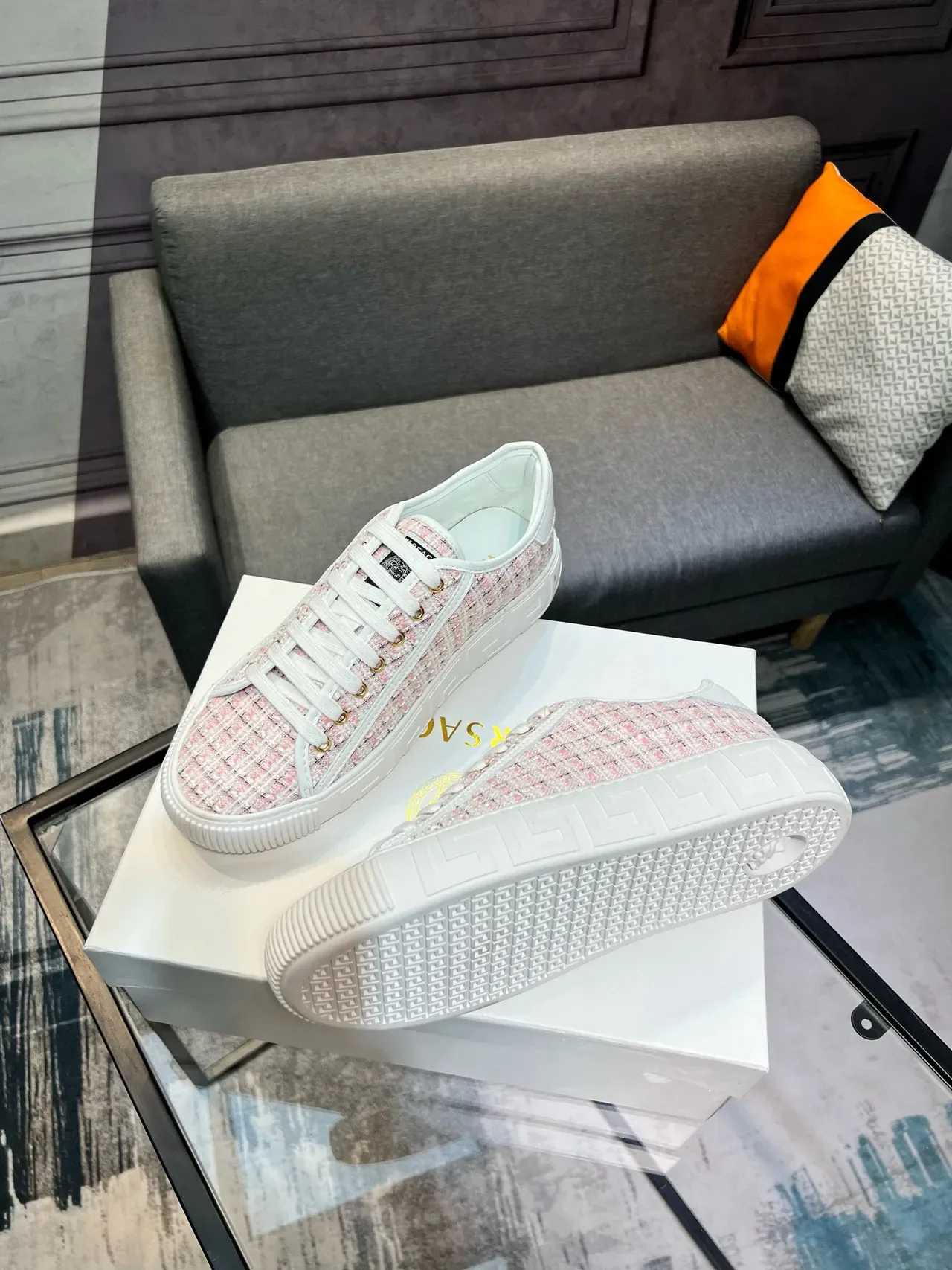 Versace وردي أبيض Tweed أعلى Greca-Key وسيطة أسلوب الحياة حذاء رياضي 8