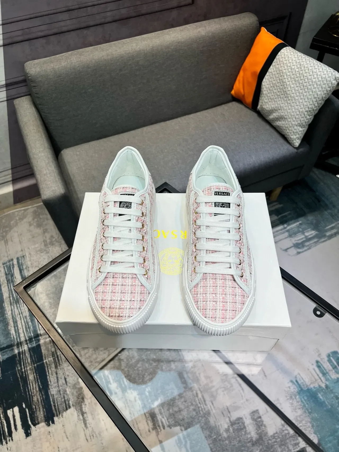 Versace وردي أبيض Tweed أعلى Greca-Key وسيطة أسلوب الحياة حذاء رياضي 9