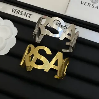Versace RSA Pulseras de Puño con Letra Recortada en Oro y Plata