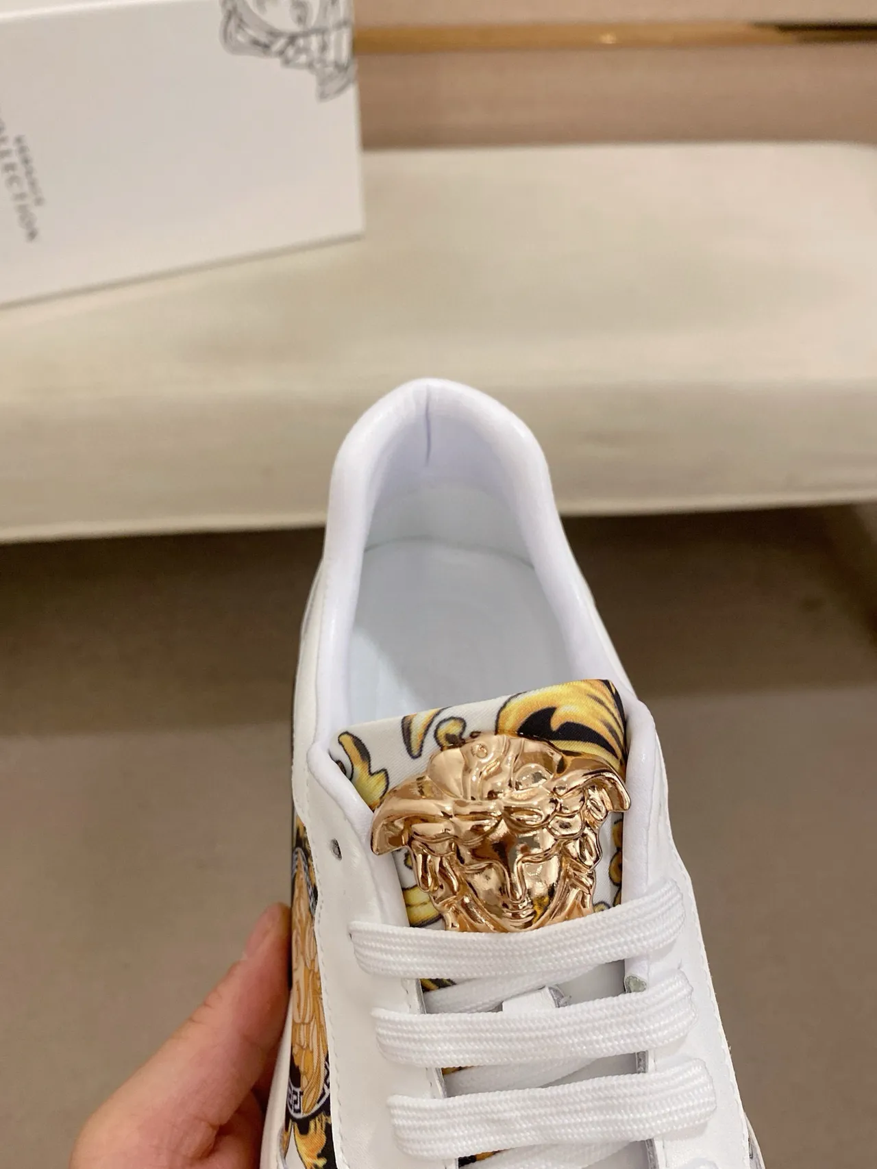 Versace সাদা সোনালি Medusa-Print সাইড প্যানেল ব্যারোক অর্নামেন্টেশন চাঙ্কি স্নিকার 6