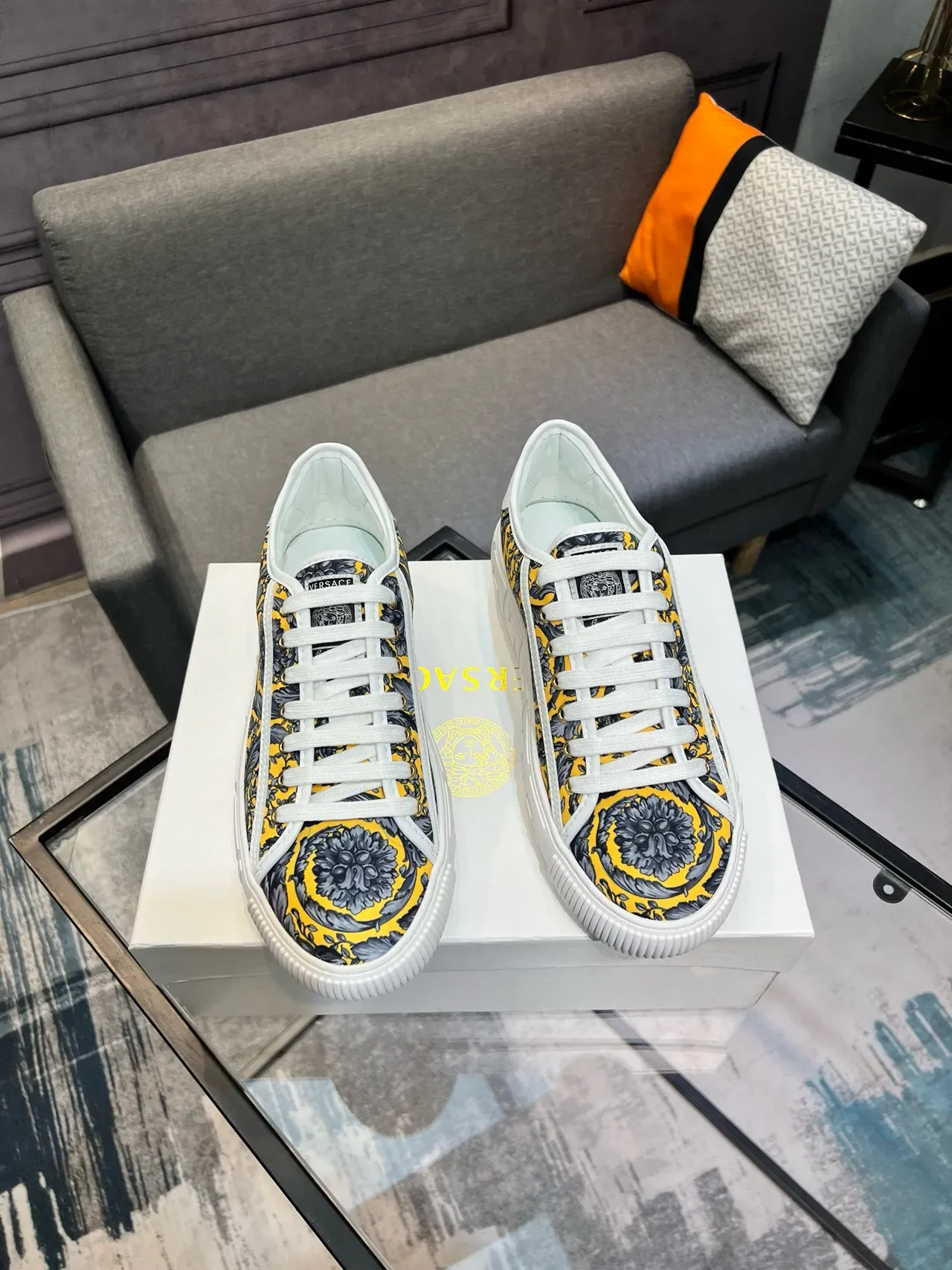 Versace Jaune Noir Impression Florale Baroque Greca Key Détail de la semelle intermédiaire Basket lifestyle 8