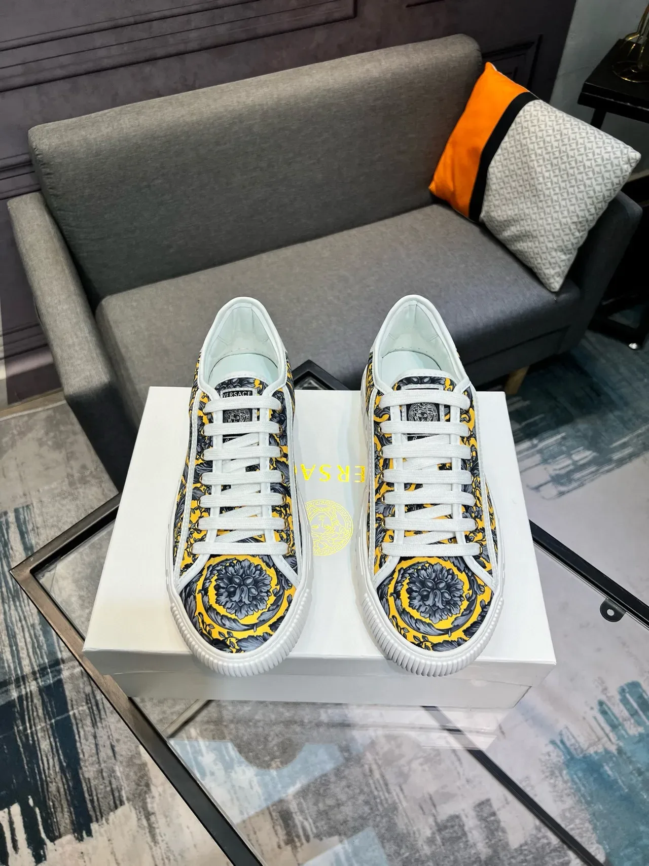 Versace Jaune Noir Impression Florale Baroque Greca Key Détail de la semelle intermédiaire Basket lifestyle 9