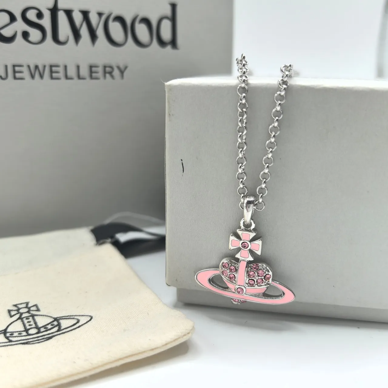 Vivienne Westwood colar com detalhe de esmalte de motivo orb rosa e verde 5