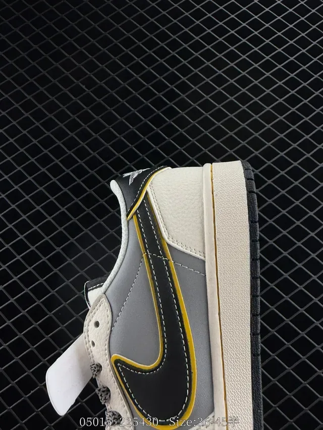 Xiaomi SU7 Co-Branded Low-Top Lifestyle Sneakers 3