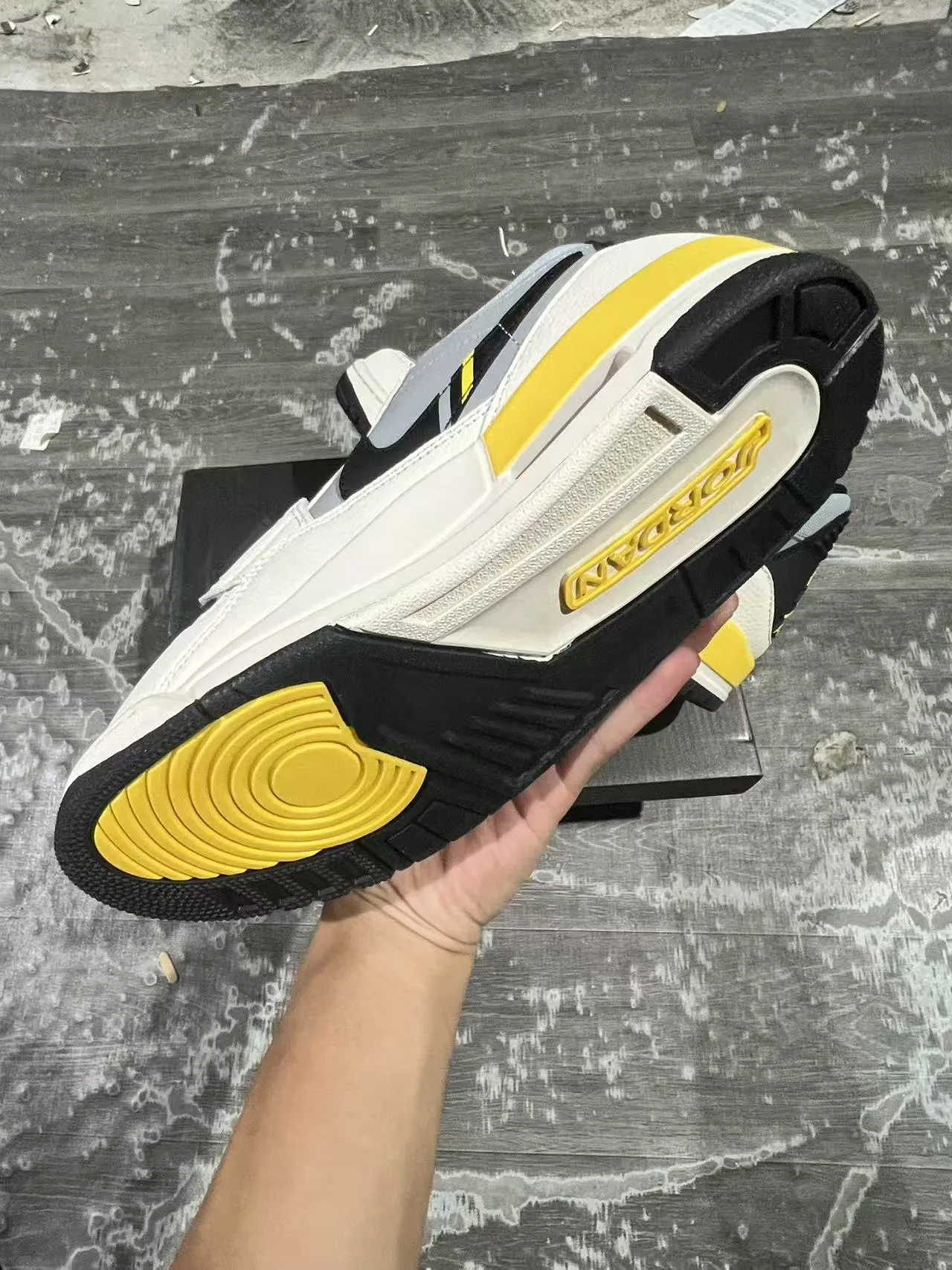 Xiaomi White Yellow Laceless Strap Closure Visible Heel Air Unit Sneakers 6