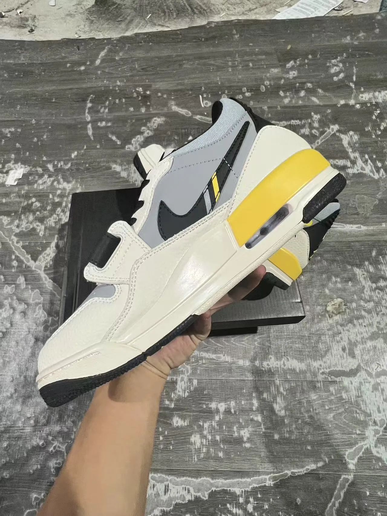 Xiaomi White Yellow Laceless Strap Closure Visible Heel Air Unit Sneakers 7