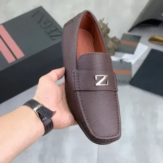 Zegna लोफर ब्राउन बेज कुरकुरा चमड़ा धातु 'Z' लोगो लोफर