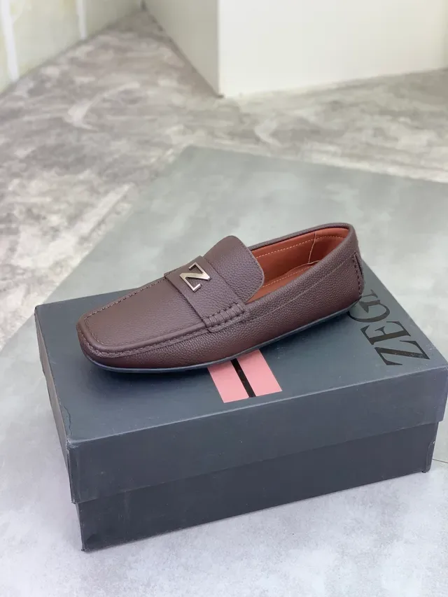 Zegna लोफर ब्राउन बेज कुरकुरा चमड़ा धातु 'Z' लोगो लोफर 4