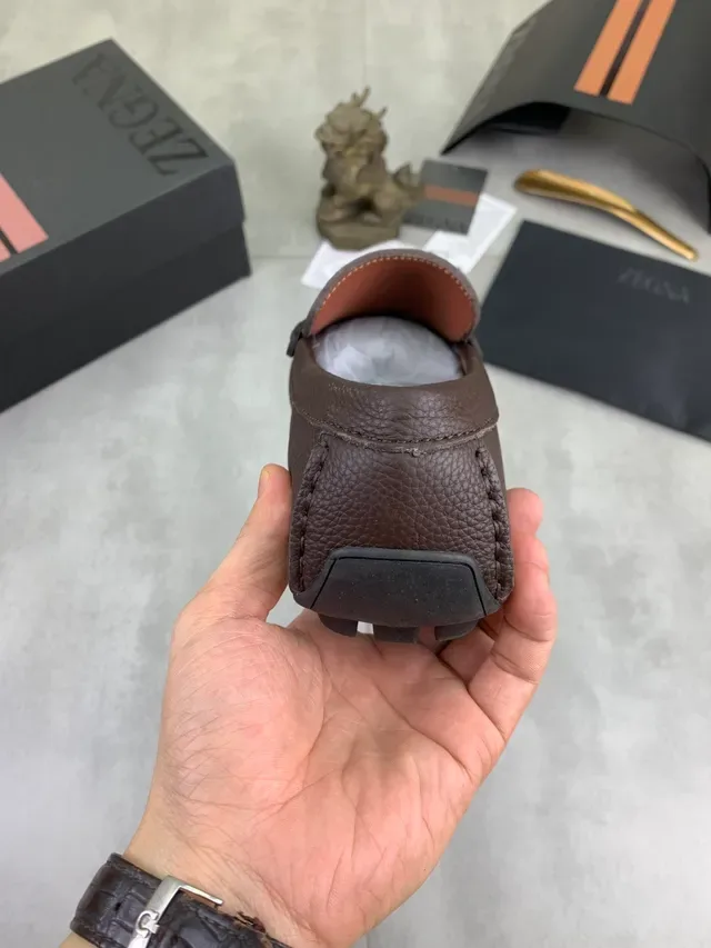 Zegna Triple X ब्राउन पेबल्ड लेदर स्लिप-ऑन लोफर 3