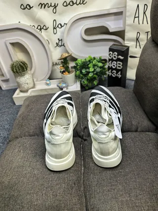 Adidas Beige Black Sculpted Midsole Three Stripes Lifestyle Sneakers 8