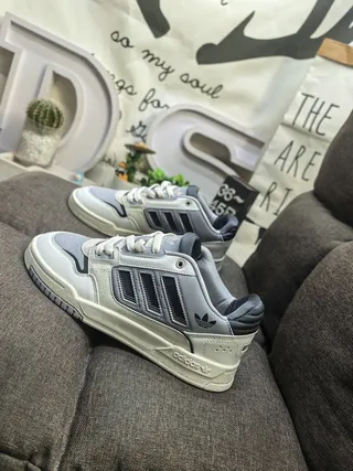 Adidas Beige Navy Low-Top Padded Collar Lifestyle Sneakers 7